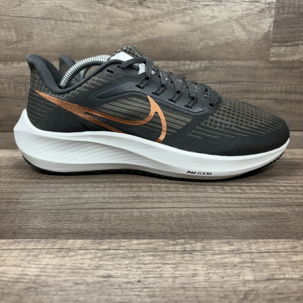 Nike Air Zoom Pegasus 39 Gray Gold Womens US Size 8 DH4072-007 Running Shoes